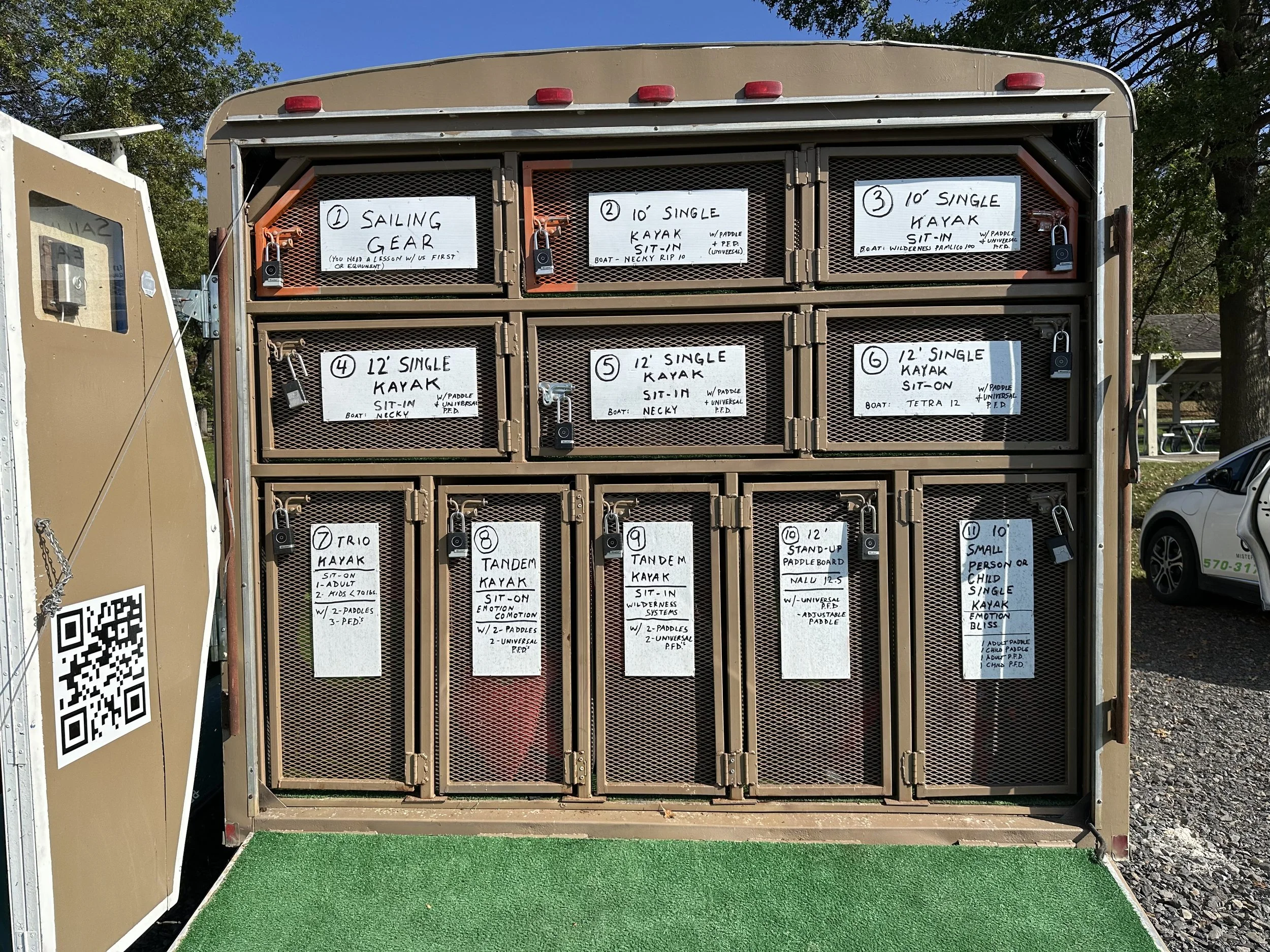 Locker 3 - 10' sit-in kayak - Necky