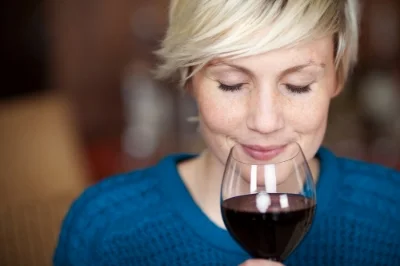 tasting red wine_140728459.jpg