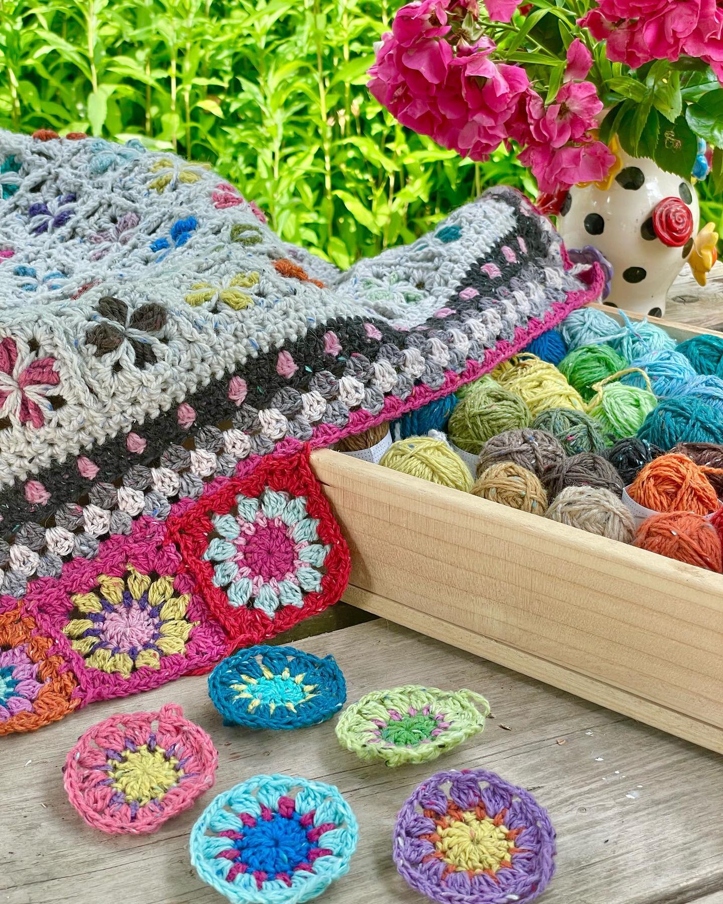 It was almost &hellip;. almost&hellip;too hot to crochet today🥵 but I battled through the heat like a true crochet champion 😂&hellip; mostly because I am OBSESSED with my  latest @scheepjes Terrazzo colour pack! 
.
#terrazzocolourpack #colourfulcro