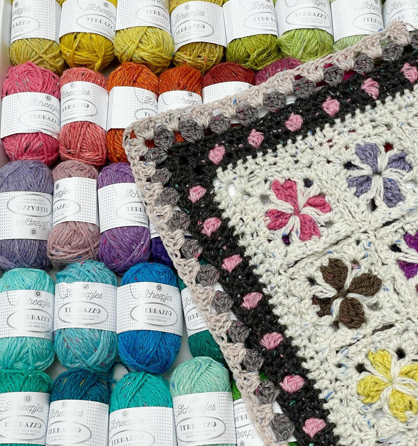 Pure joy to be working with this glorious yarn pack from @scheepjes which will magically transform into a colourful blanket just in time for autumn! 
.
Yarn: @scheepjes Terrazzo
.
#crochetblanket #colorfulcrochet #colourfulcrochet #terrazzocolourpack