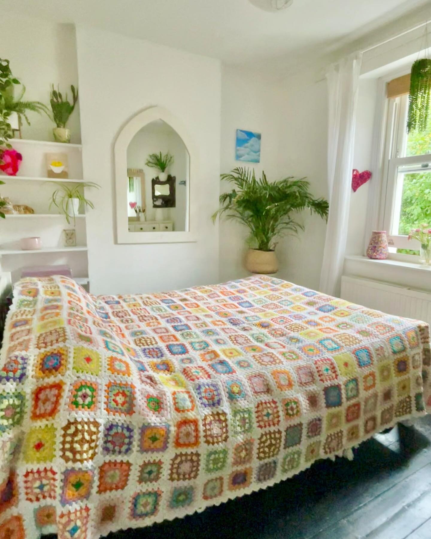 We&rsquo;re moving home and there&rsquo;s nothing quite like putting your house on the market to make you have a proper tidy! I realised as the agent was taking pictures that every room has crochet in it!!! This beautiful bedspread was recused en rou