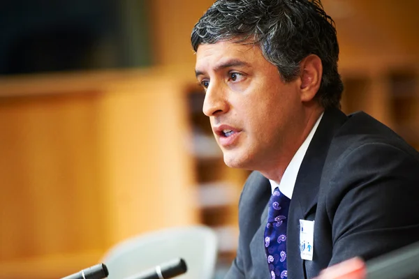 Reza Aslan "Connecting with Young Leaders in the Gulf and Middle East"
