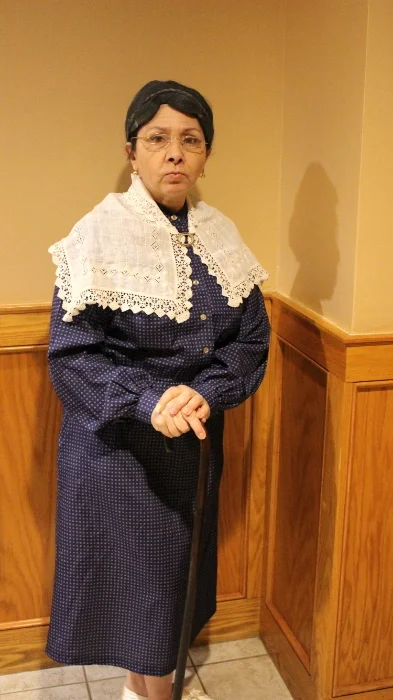  Ellyn Stein as Grandma Kurnitz Photo Credit: Somie Pak 