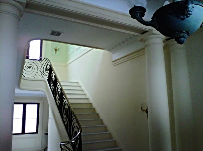 curved stairs, reinhart fine finish.jpg
