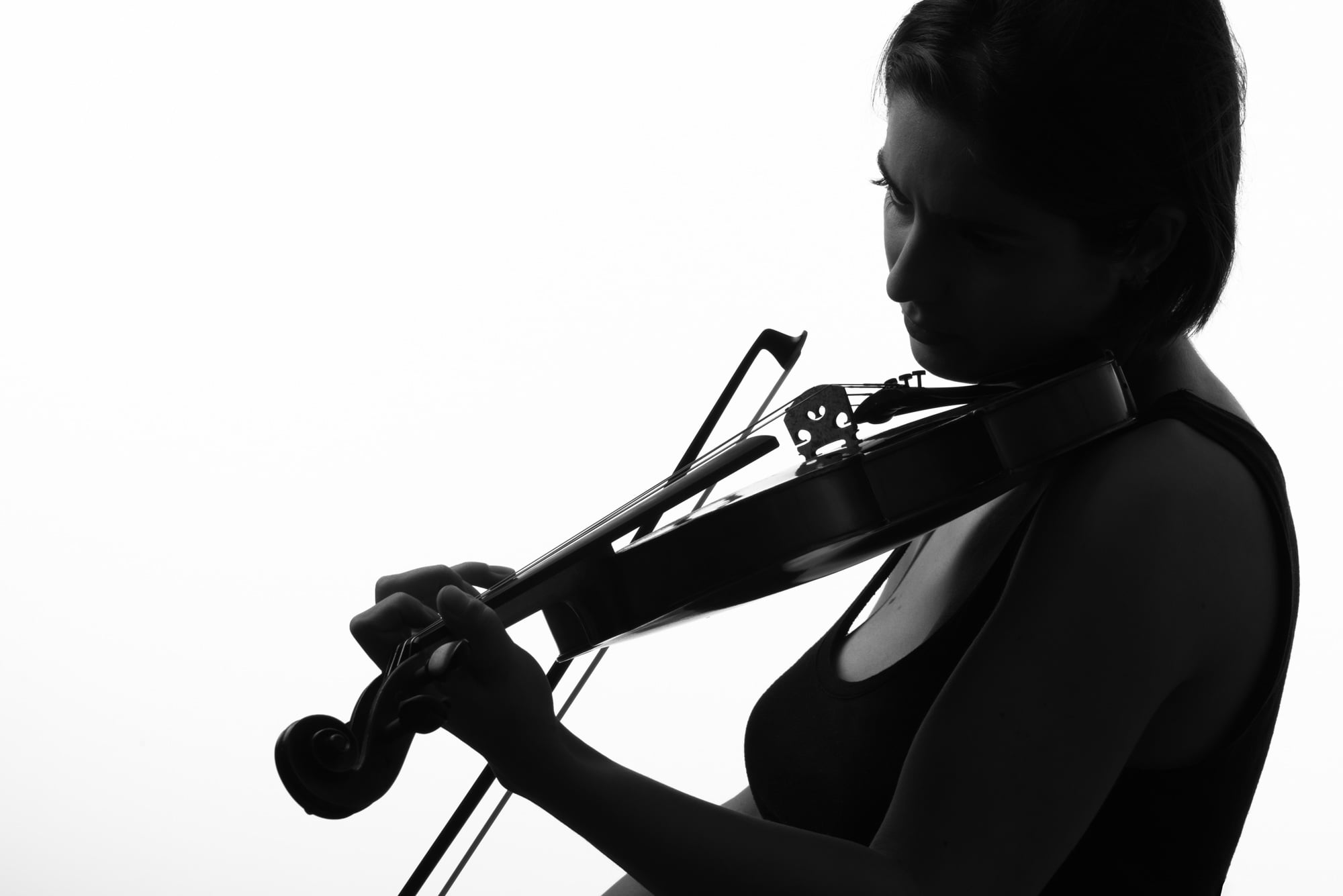  Brazilian concert violinist Manoela Wunder in studio 