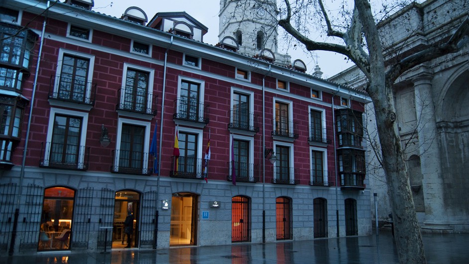 Fachada Hotel El Coloquio de los Perros. Plaza de la Universidad Valladolid