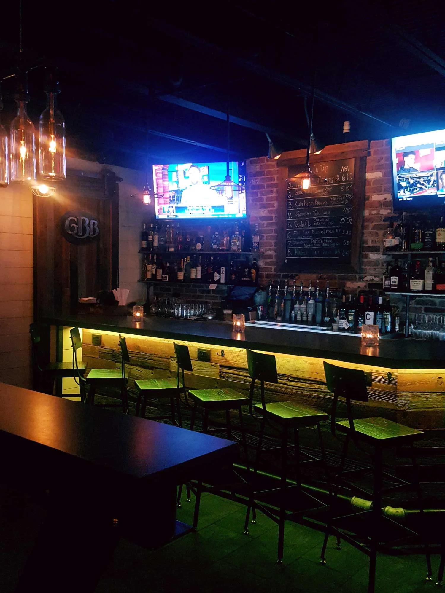 bar-front-view-dk.jpg
