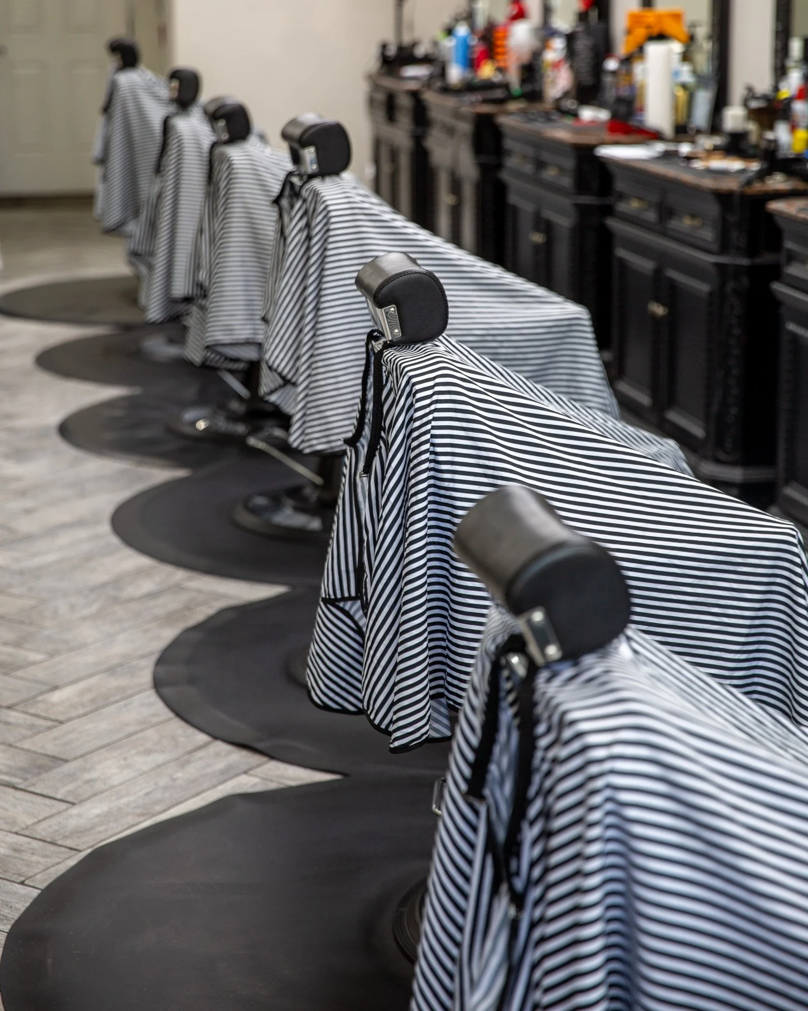 barber-cape-black-white-pinstripe-elastic-neck-3.jpg
