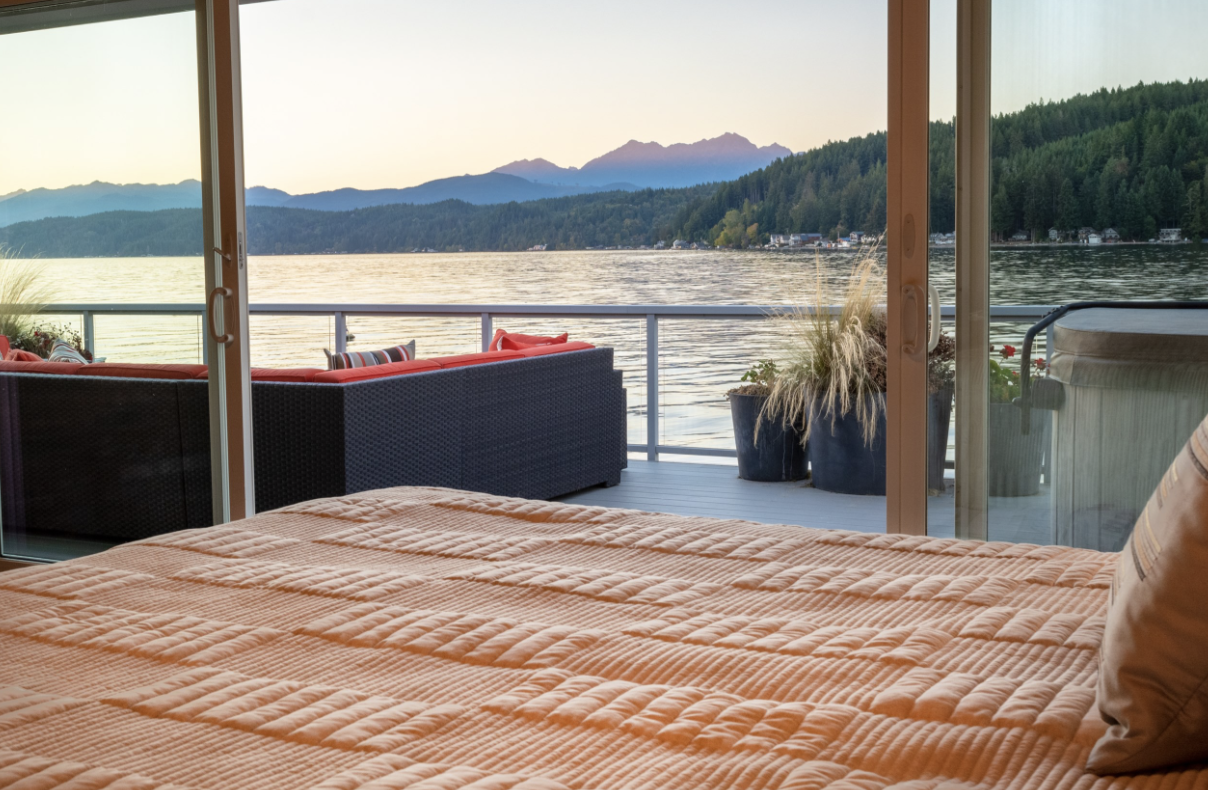 Walls of Glass Hood Canal Vacation Rental