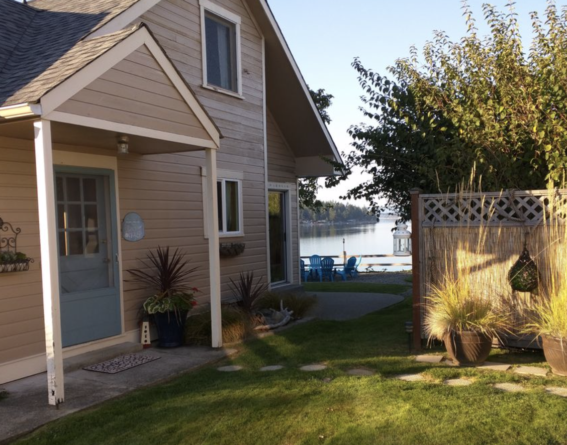 Stretch Island Waterfront Cottage