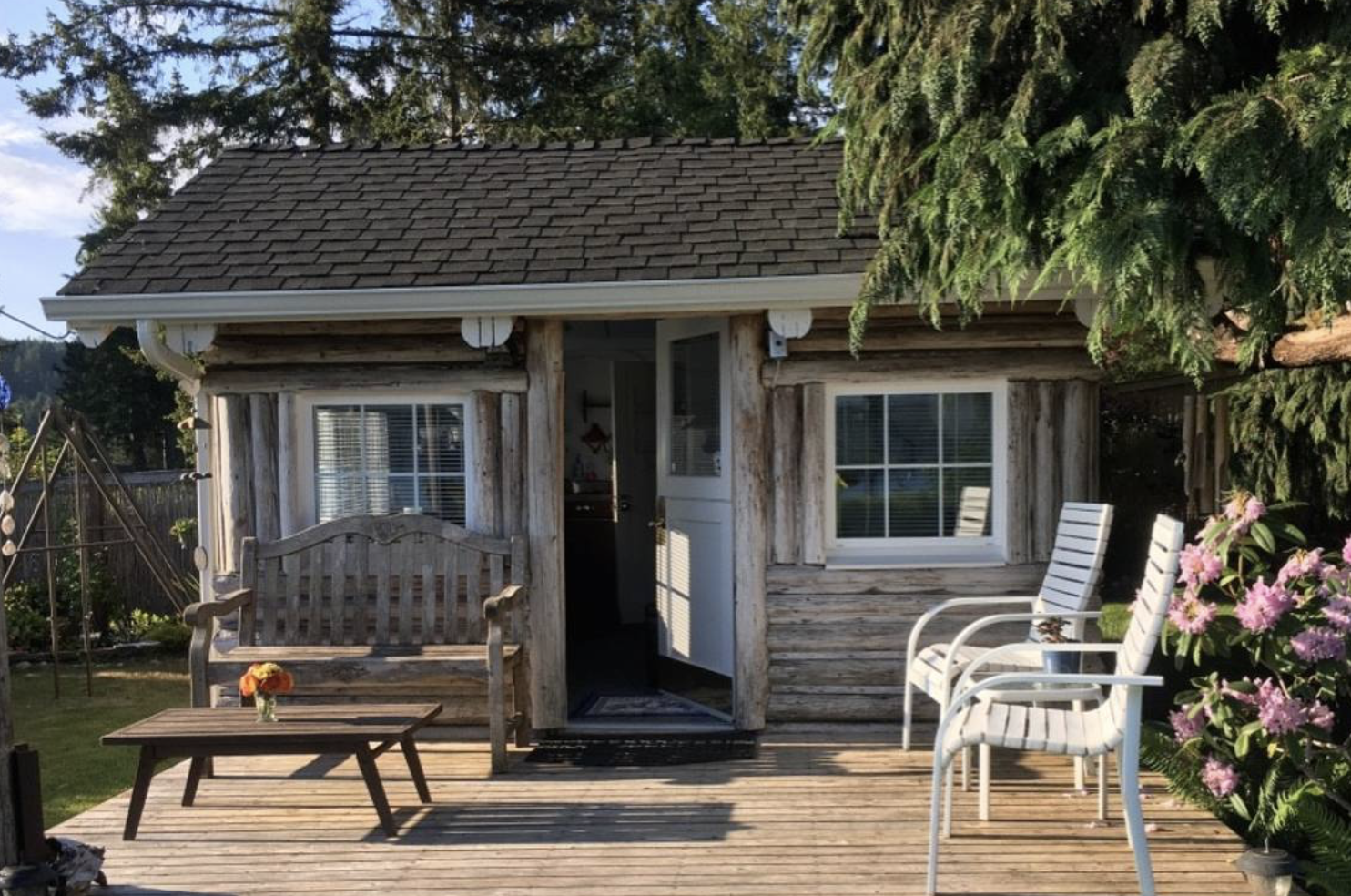 Cozy cabin on the Canal