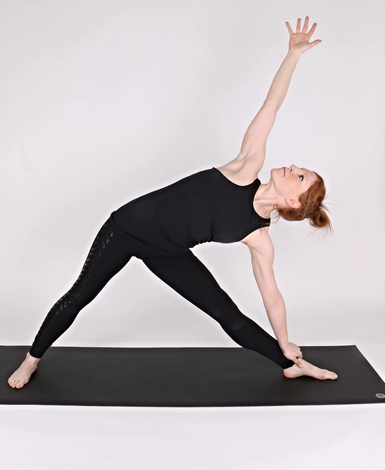 Dani Does Utthita Trikonasana