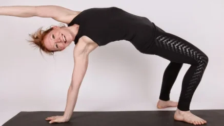 Dani Does Camatkarasana