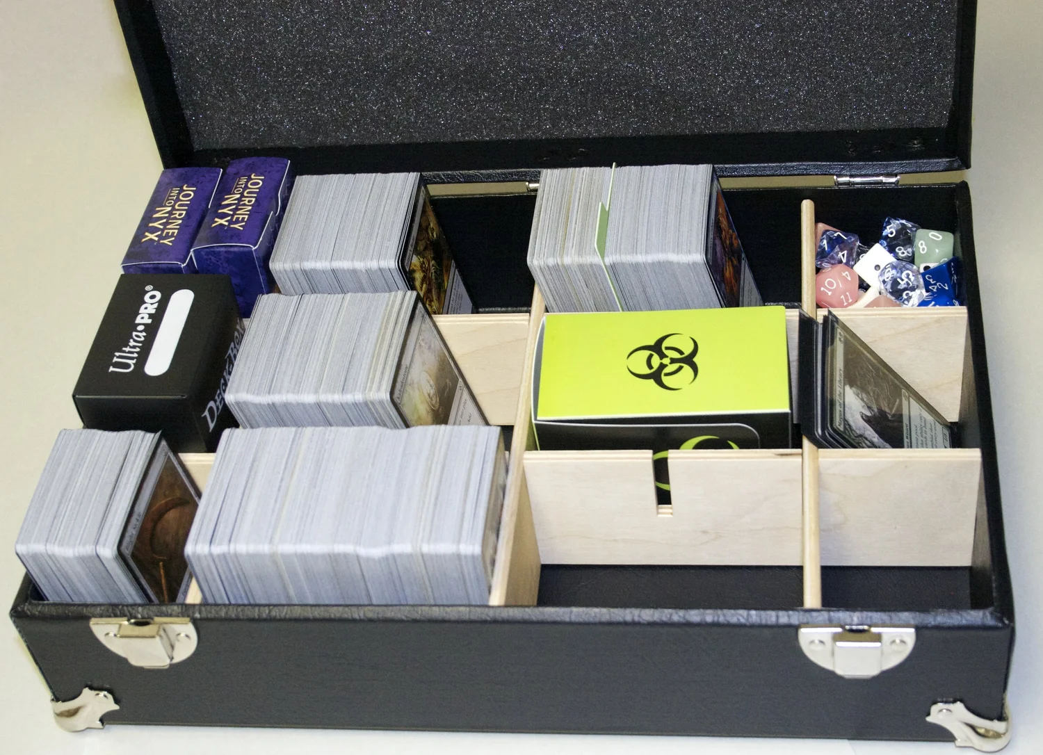 mtg card carrying case Kabinka Trading Card Storage Box With Commander Display, 4-Row Deck Ca –  Toytooth main image 0
