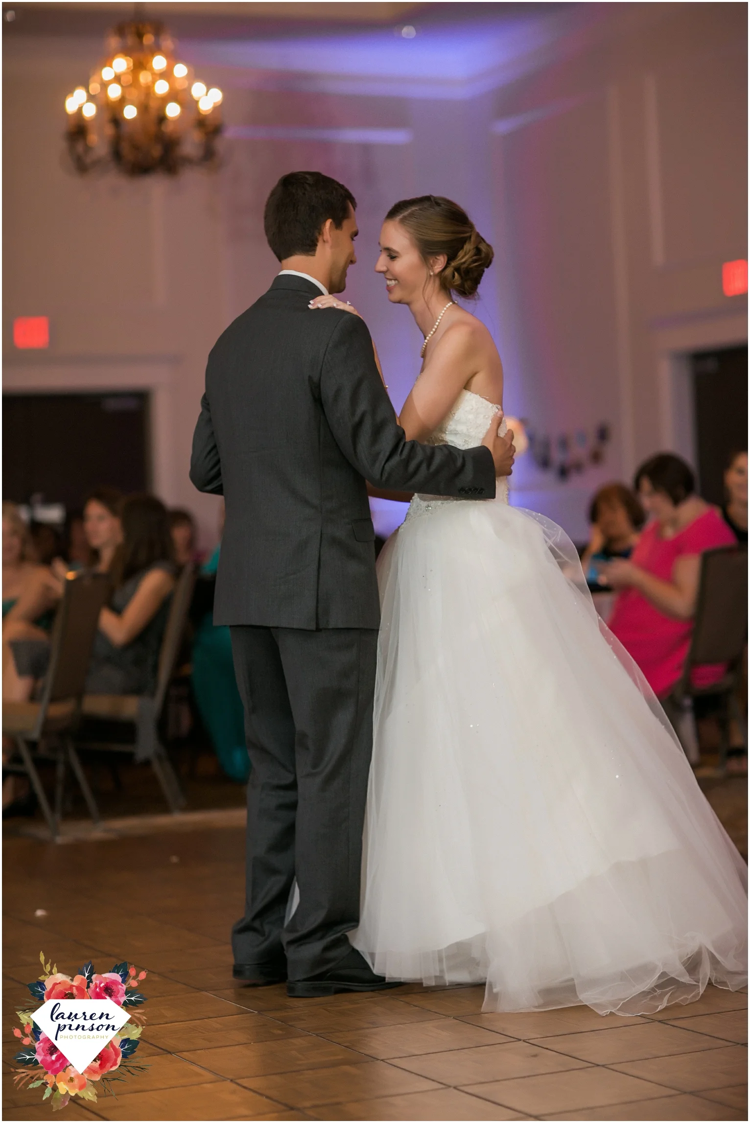 wichita-falls-wedding-photography-at-fain-presbyterian-church-and-the-wellington-timeless-classic-modern-photographer_1181.jpg