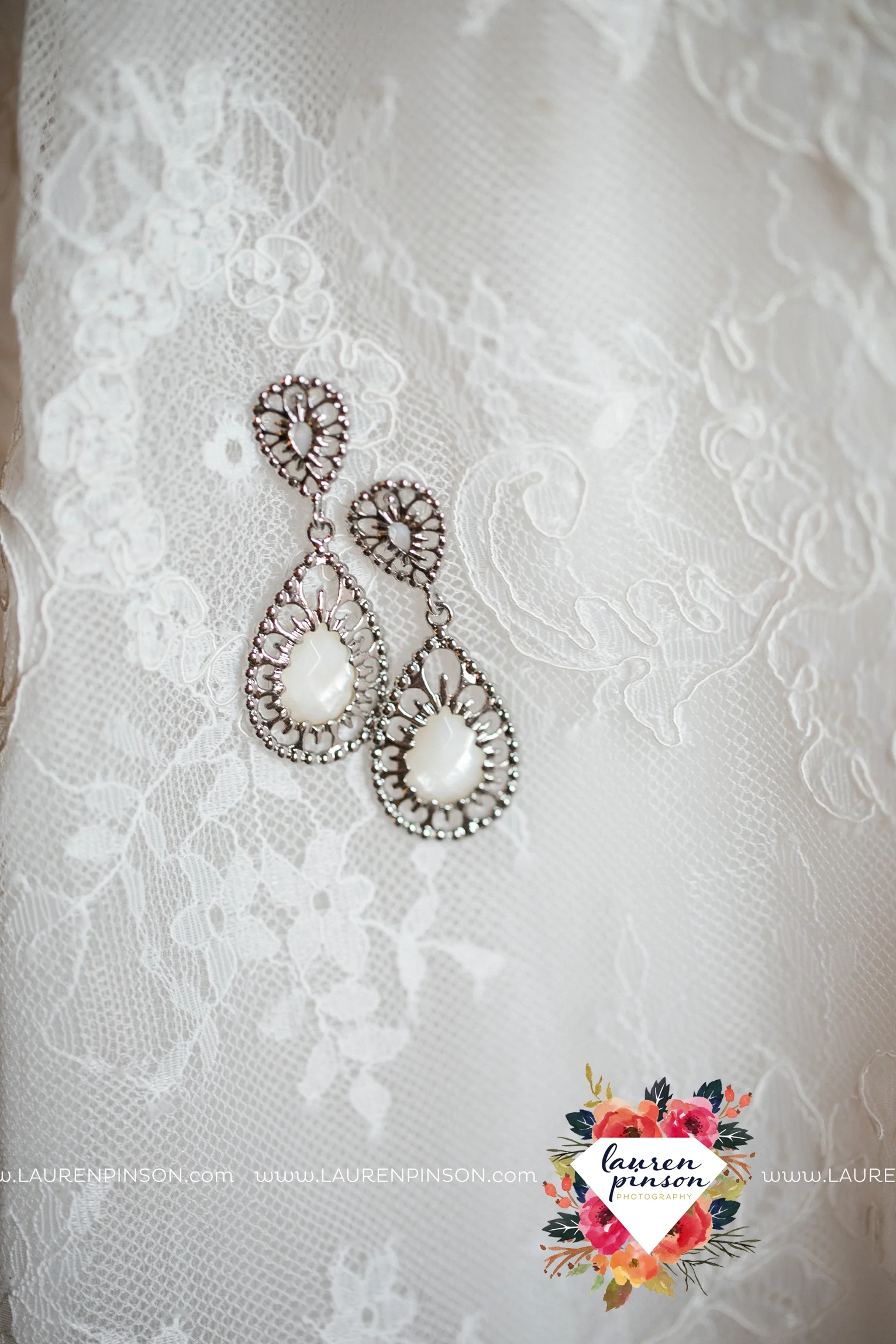 fort-worth-dfw-wedding-photographer-cleburne-jones-barns-at-willow-creek-ranch-wichita-falls-wedding-photographer-waco-texas-006.jpg