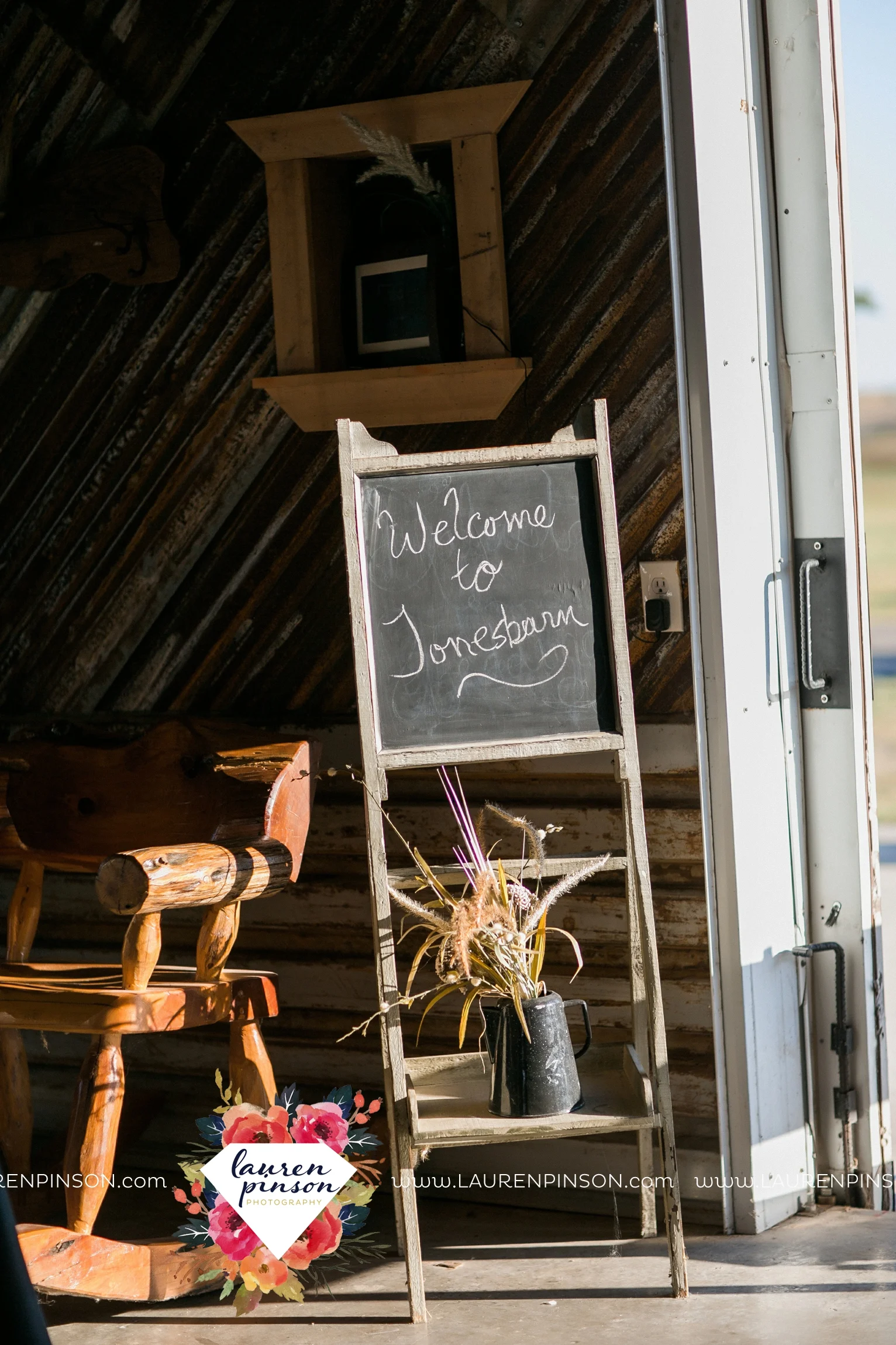 fort-worth-dfw-wedding-photographer-cleburne-jones-barns-at-willow-creek-ranch-wichita-falls-wedding-photographer-waco-texas-013.jpg