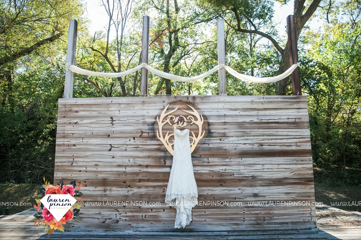 rustic-wichita-falls-texas-wedding-photographer-gold-glam-mayfield-events-market-street-united-allue-bridals-fall_1698.jpg