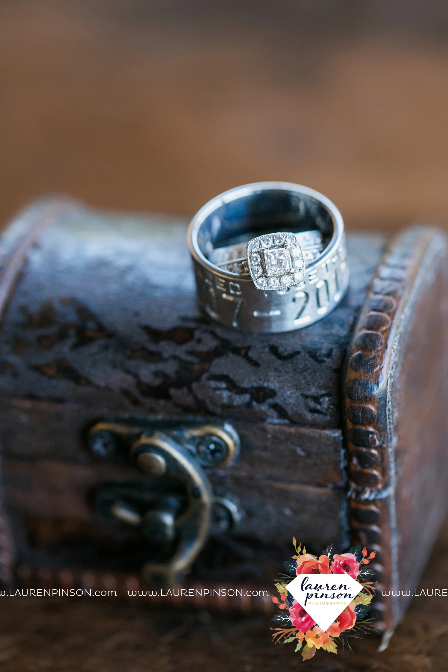 rustic-wichita-falls-texas-wedding-photographer-gold-glam-mayfield-events-market-street-united-allue-bridals-fall_1709.jpg