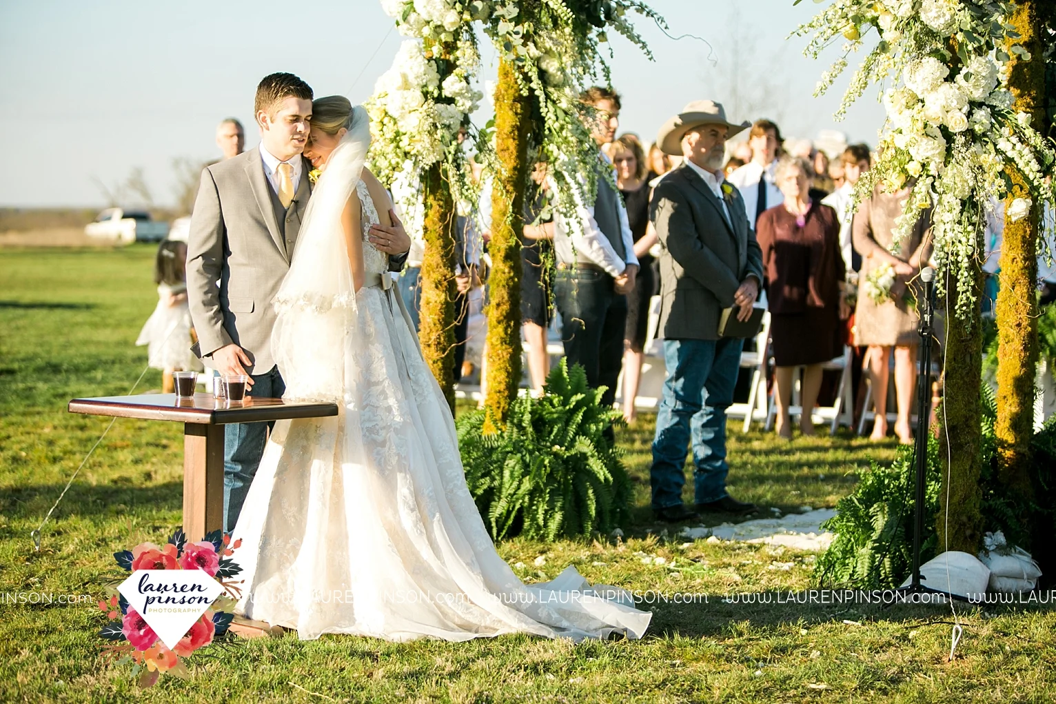 wichita-falls-texas-wedding-photographer-bowie-nocona-henrietta-country-barn-wedding_2174.jpg
