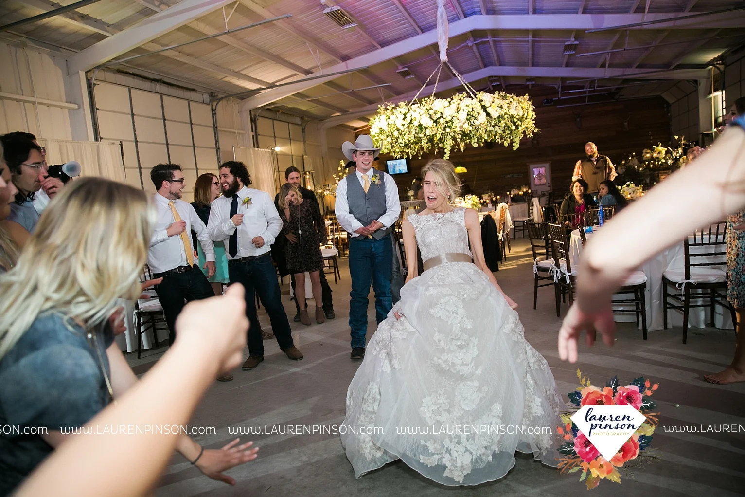 wichita-falls-texas-wedding-photographer-bowie-nocona-henrietta-country-barn-wedding_2215.jpg