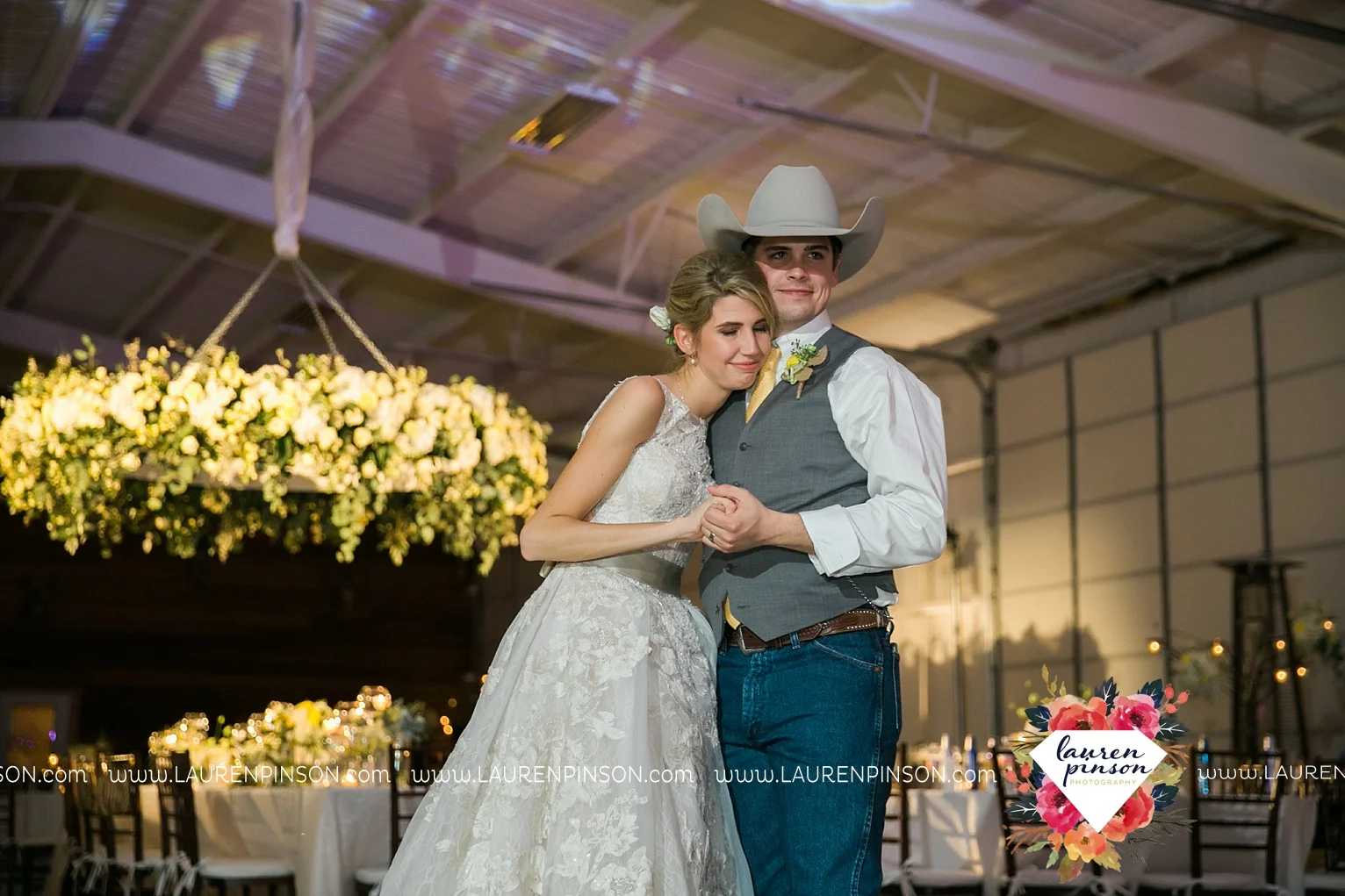 wichita-falls-texas-wedding-photographer-bowie-nocona-henrietta-country-barn-wedding_2219.jpg