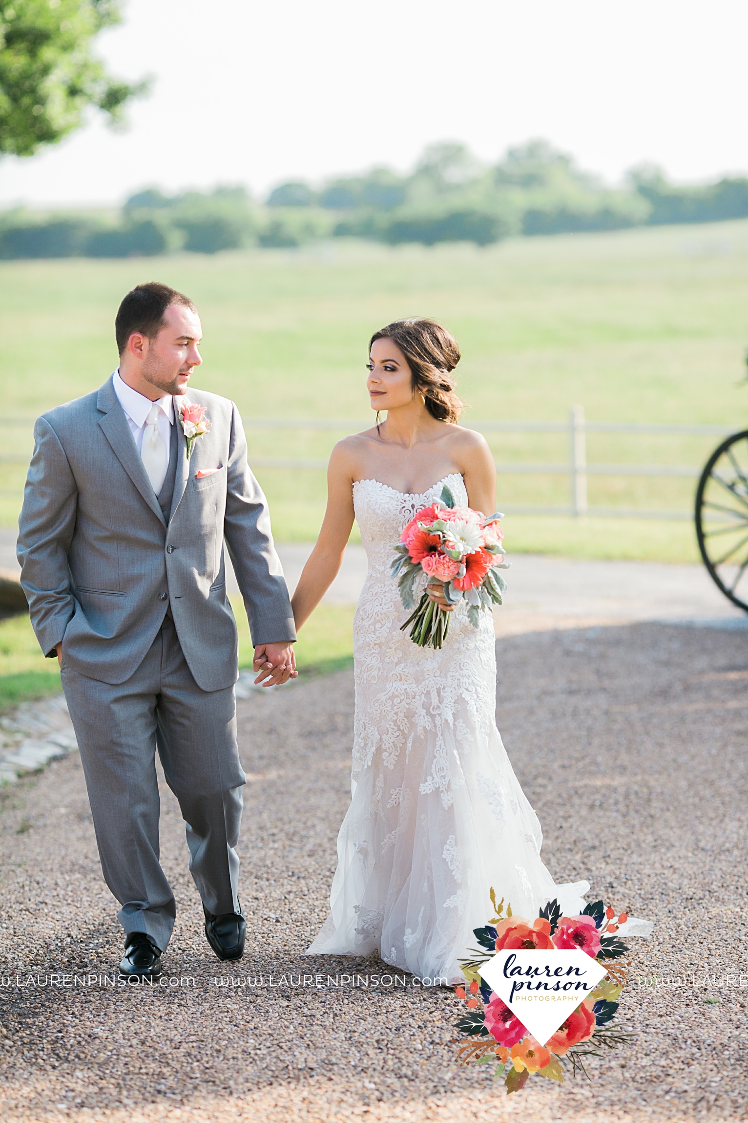 wichita-falls-wedding-nocona-comanche-rose-ranch-rustic-pink-gray-photography-00147.jpg
