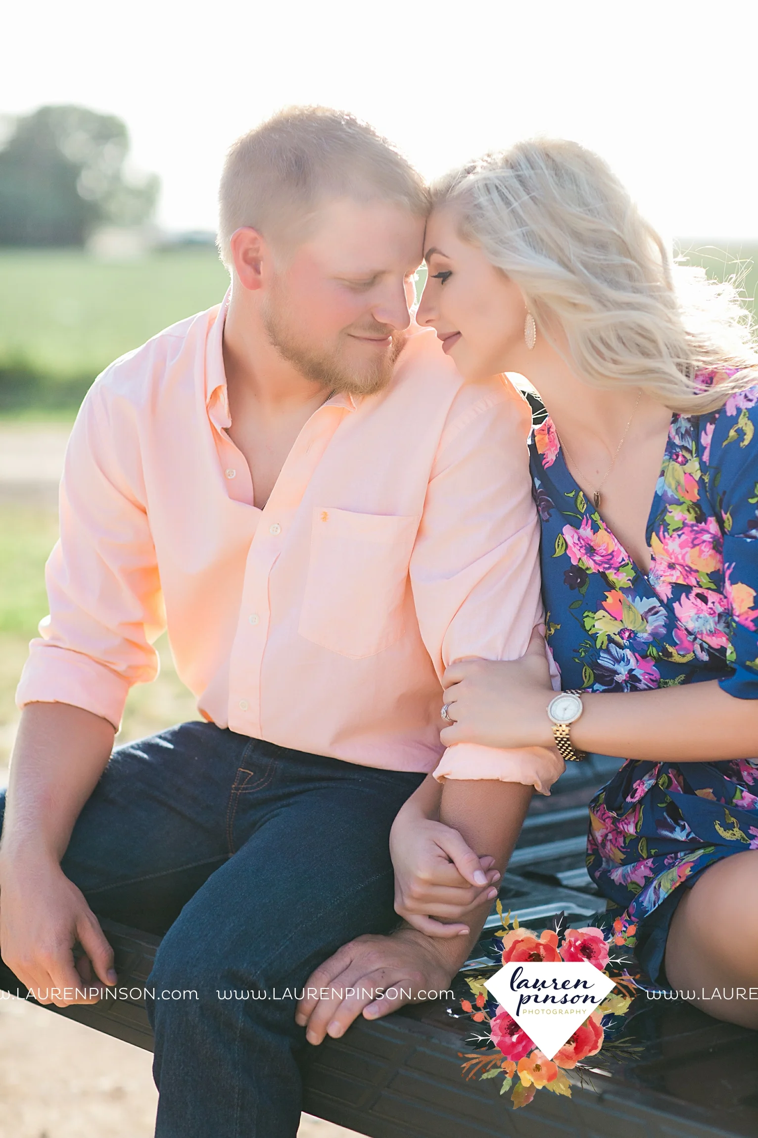 wichita-falls-texas-wedding-photographer-scotland-texas-engagement-session-country-barn-field-windthorst_2740.jpg