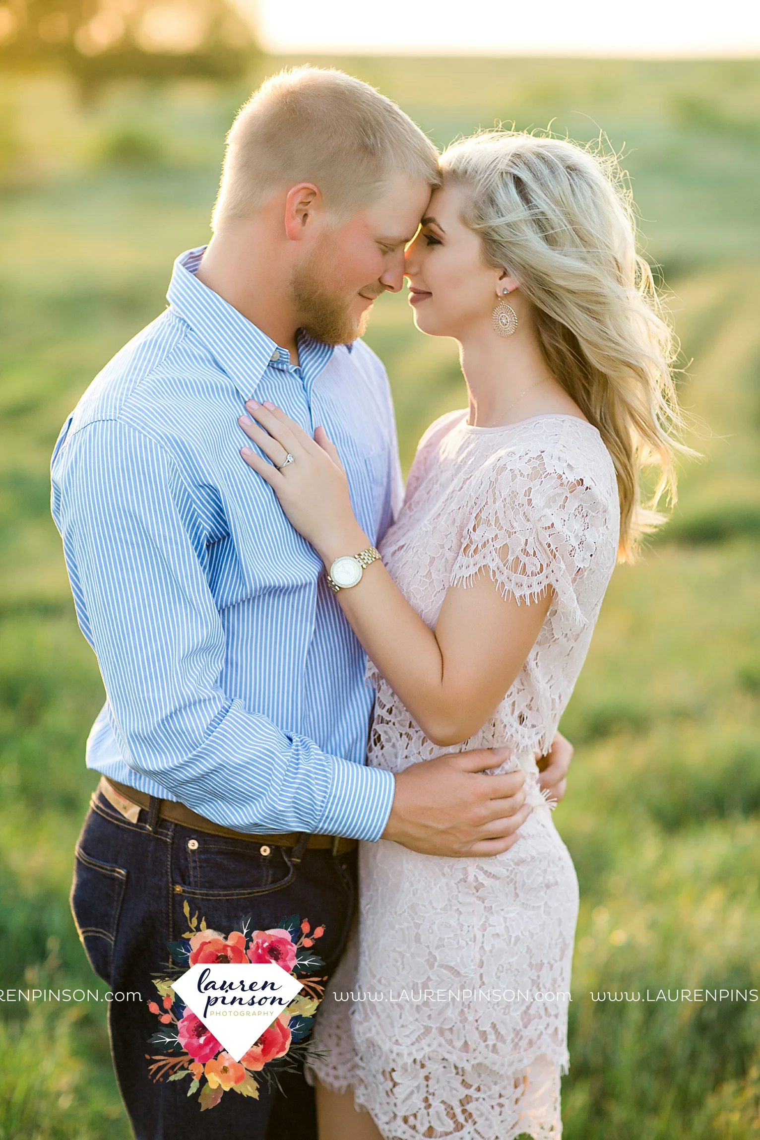 wichita-falls-texas-wedding-photographer-scotland-texas-engagement-session-country-barn-field-windthorst_2761.jpg