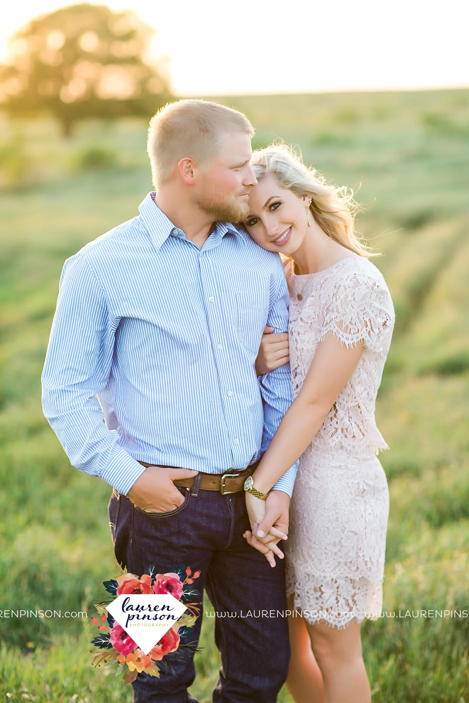 wichita-falls-texas-wedding-photographer-scotland-texas-engagement-session-country-barn-field-windthorst_2765.jpg