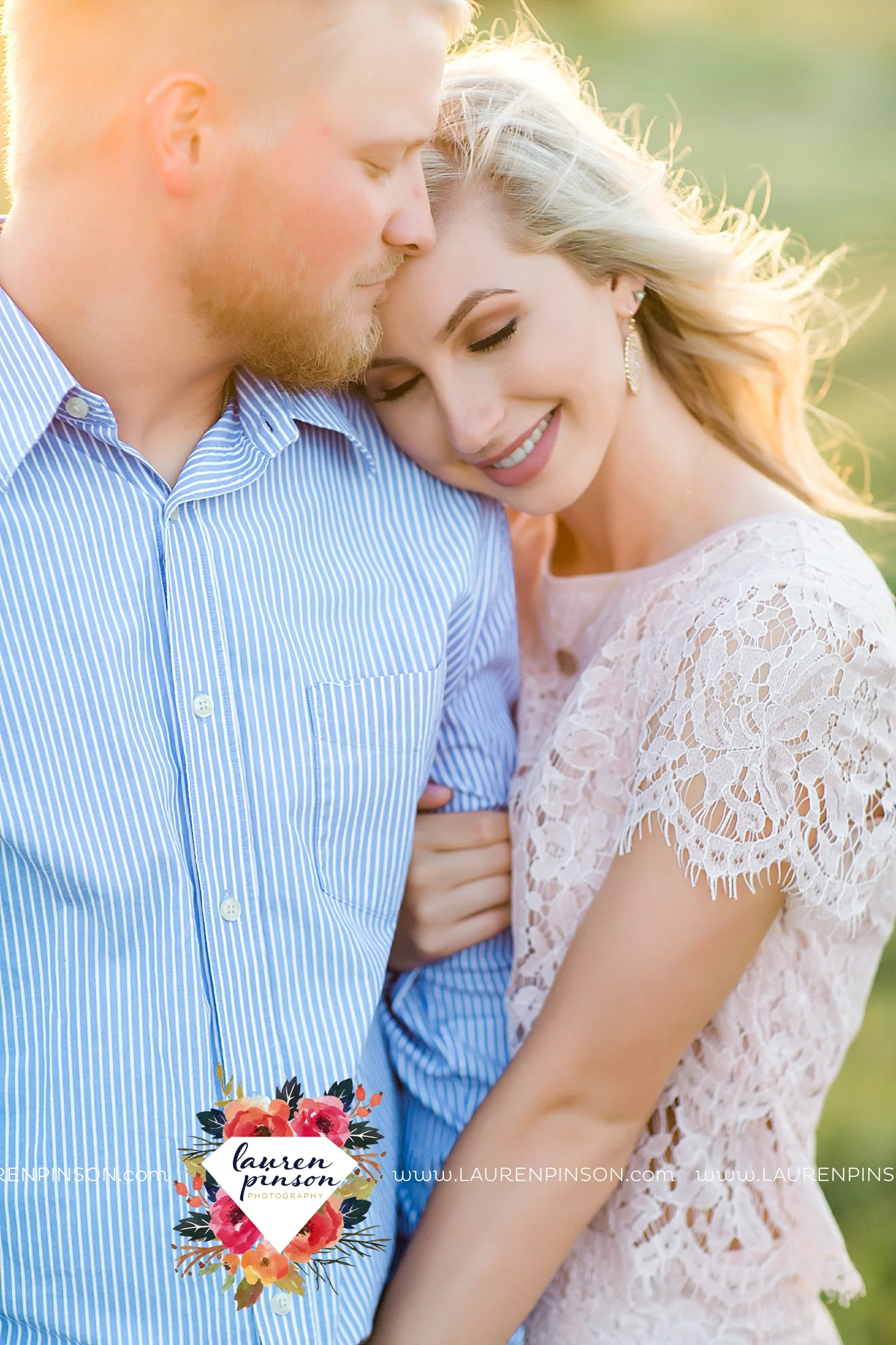 wichita-falls-texas-wedding-photographer-scotland-texas-engagement-session-country-barn-field-windthorst_2766.jpg