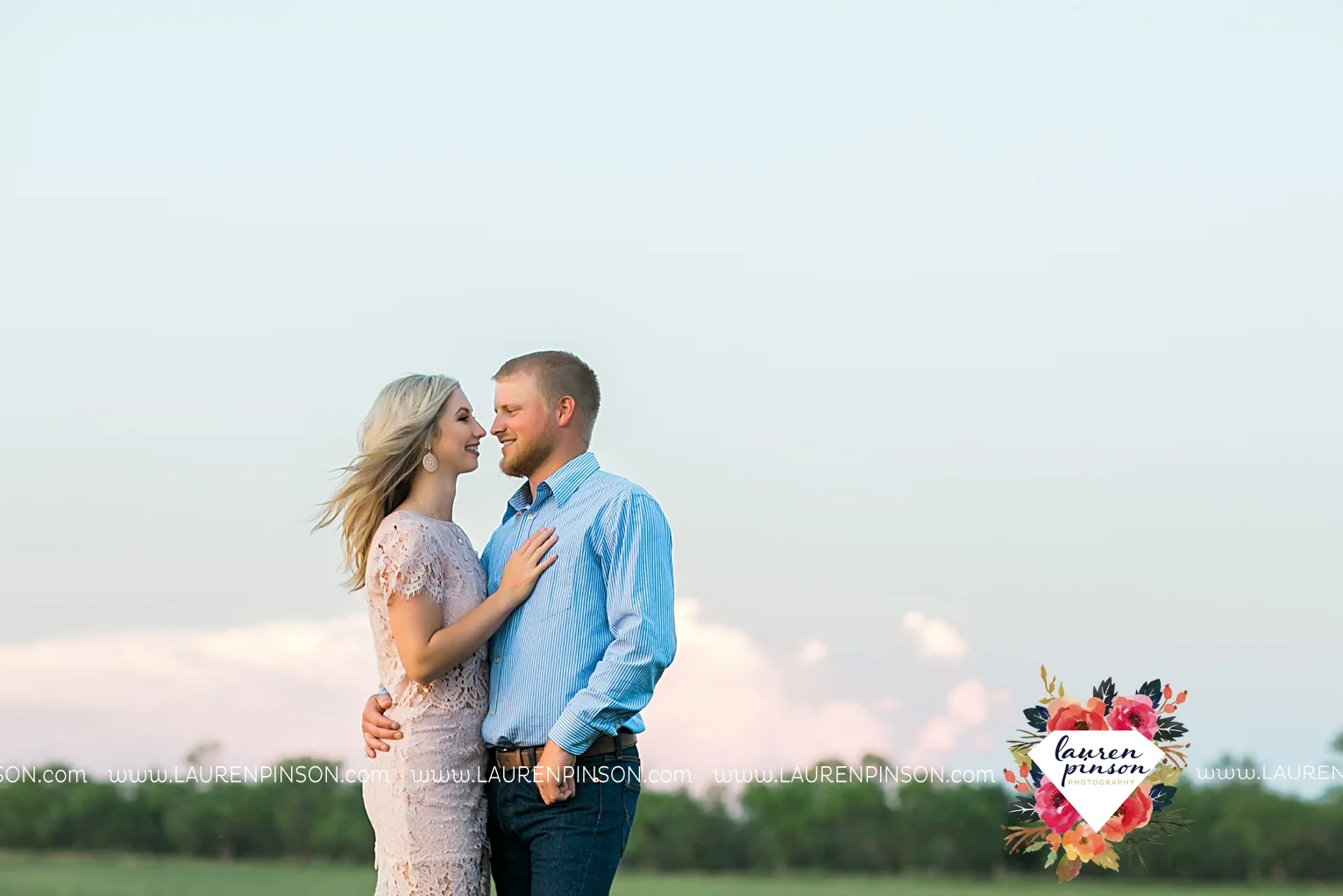 wichita-falls-texas-wedding-photographer-scotland-texas-engagement-session-country-barn-field-windthorst_2774.jpg