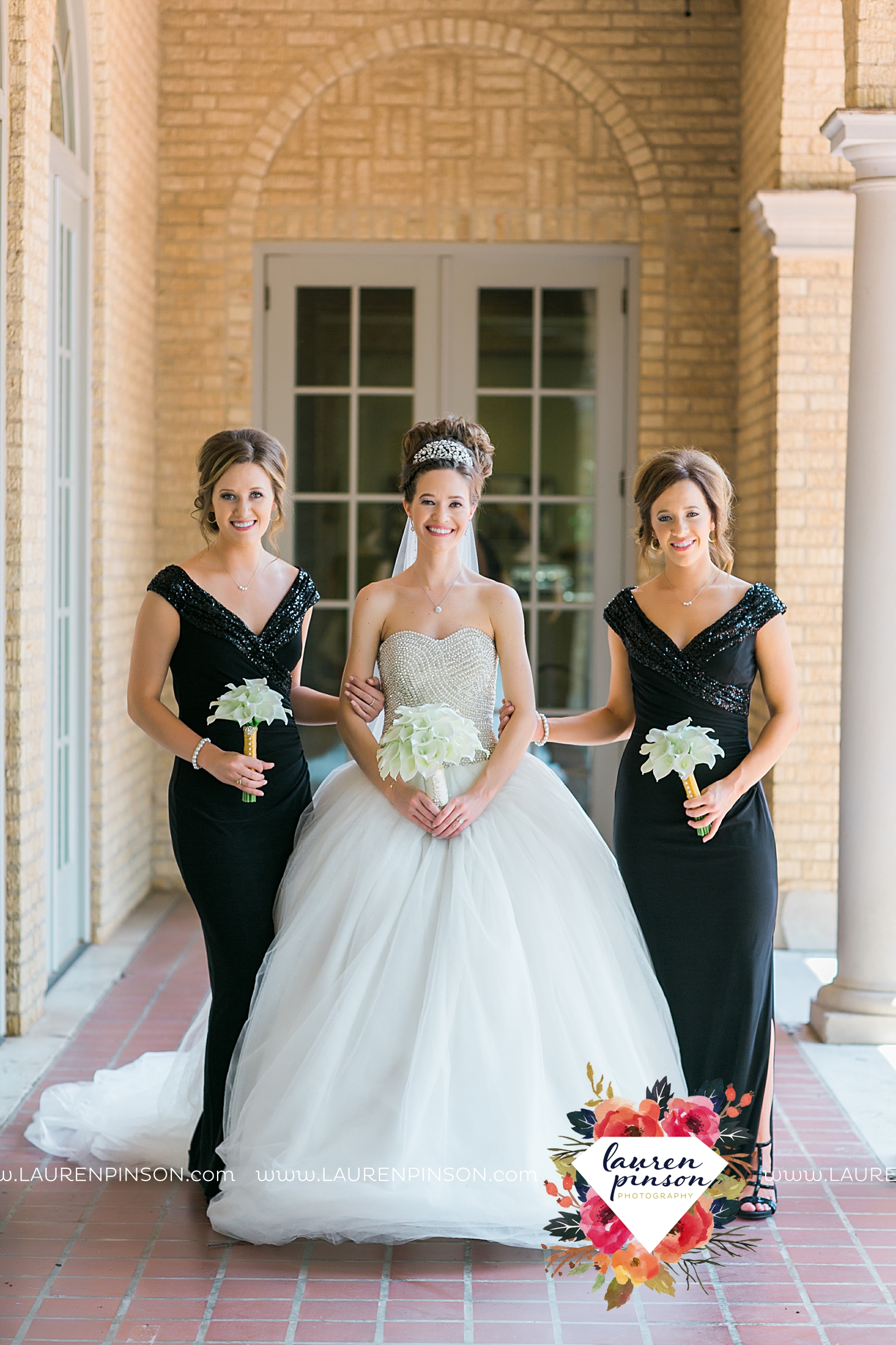 wichita-falls-texas-wedding-photographer-the-forum-by-the-kemp-mayfield-events-ulta-gold-glitter_2839.jpg