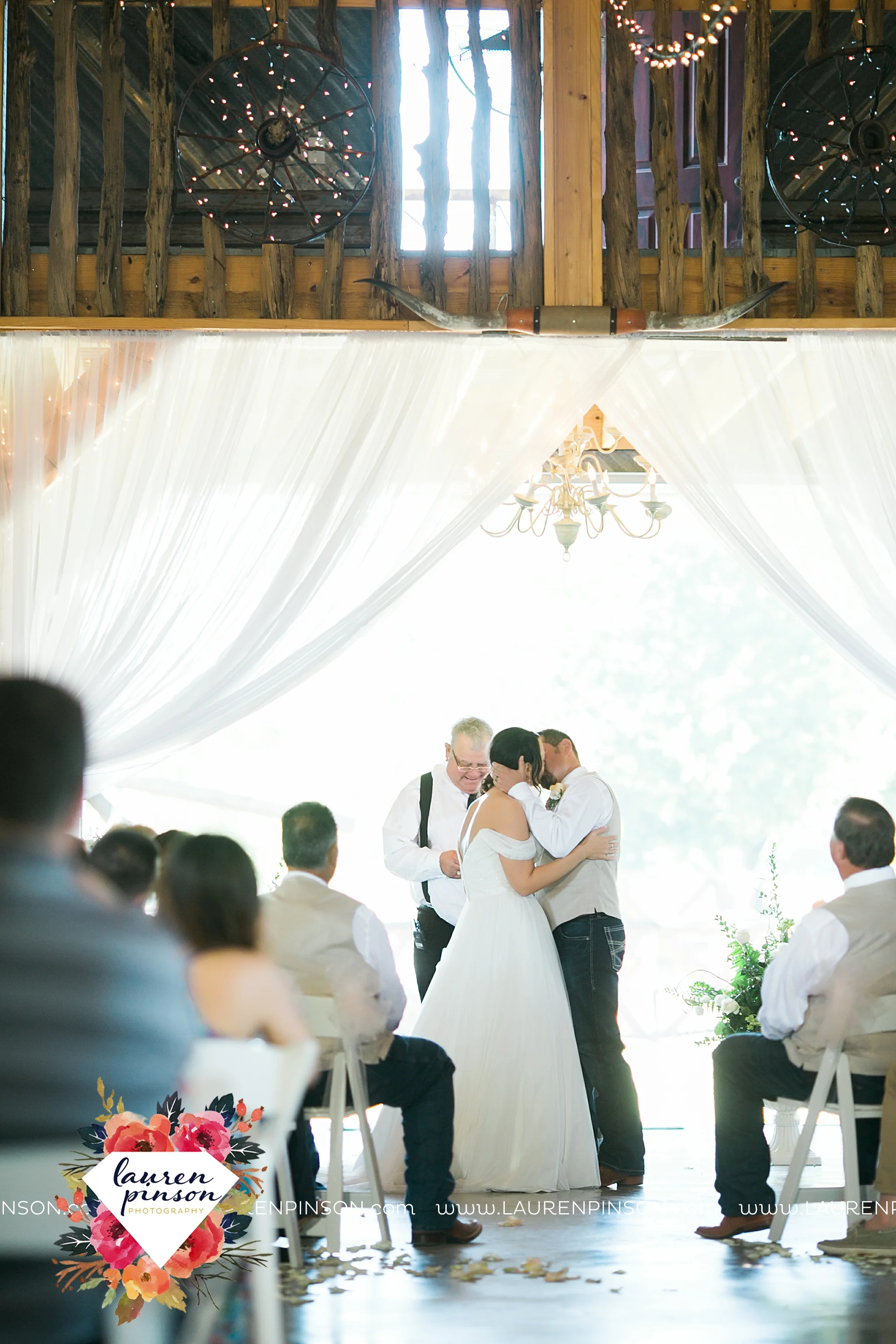 jones-barn-willow-creek-ranch-wedding-in-cleburne-texas-fort-worth-dfw-wichita-falls-wedding-photography_3248.jpg