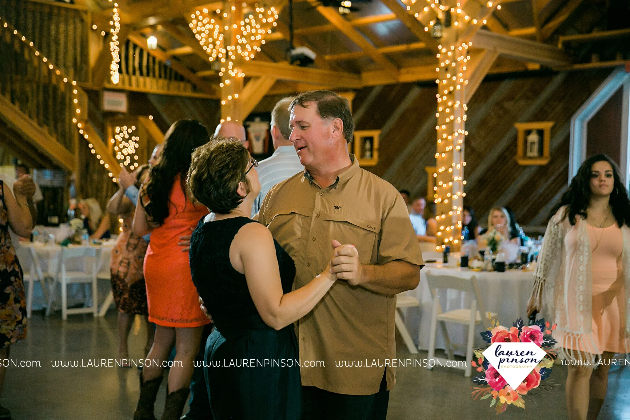 jones-barn-willow-creek-ranch-wedding-in-cleburne-texas-fort-worth-dfw-wichita-falls-wedding-photography_3264.jpg