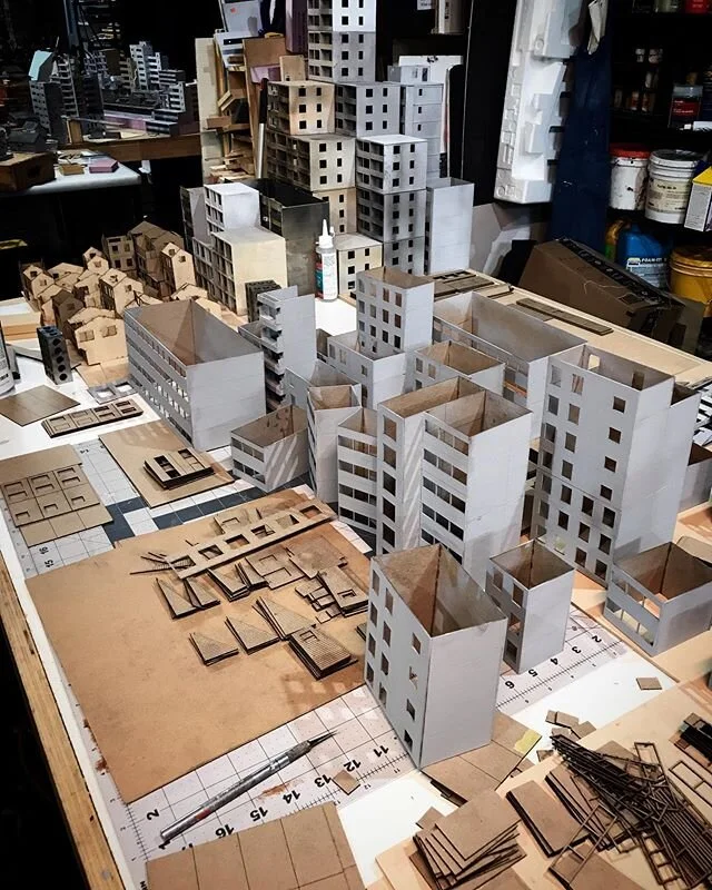 Buildings growing....
#miniature #minitureset #diorama #city #hoscale #stopmotion #stopmotionanimation