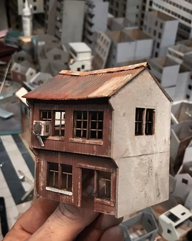 Scratch built cardboard street level building in 15mm(1:100) scale. First one off the assembly line. 
#miniature #diorama #miniatureset #stopmotion #animation #stopmotionanimation #15mmminiatures #15mm #15mmscifi #scalemodel #scalemodels #futurenoir