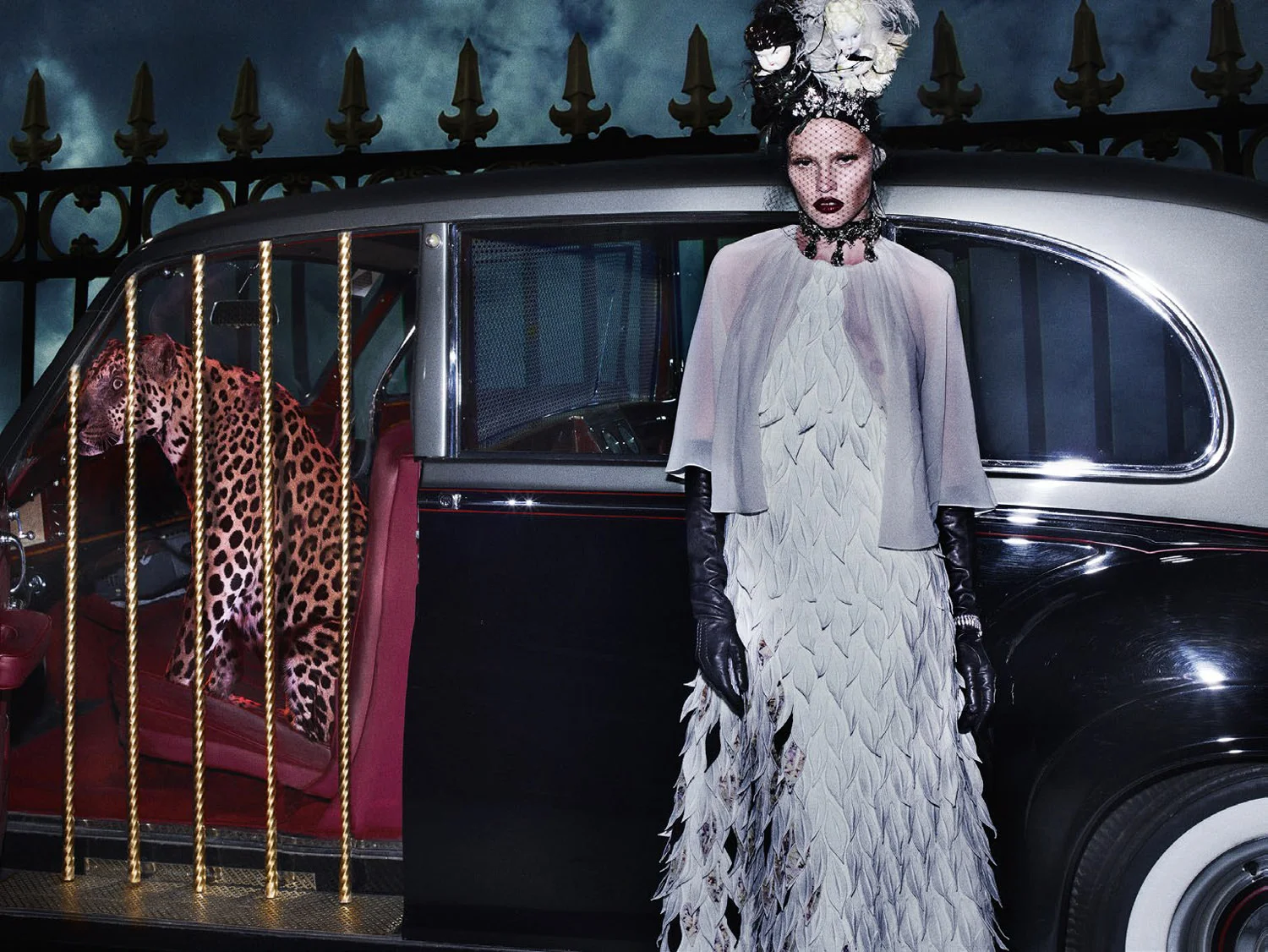 lara-stone-and-molly-blair-by-steven-klein-for-vogue-italia-january-2015_6.jpg