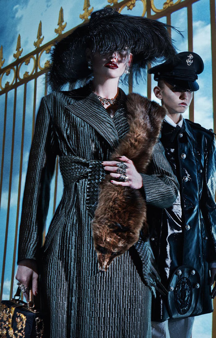 lara-stone-and-molly-blair-by-steven-klein-for-vogue-italia-january-2015_2.jpg
