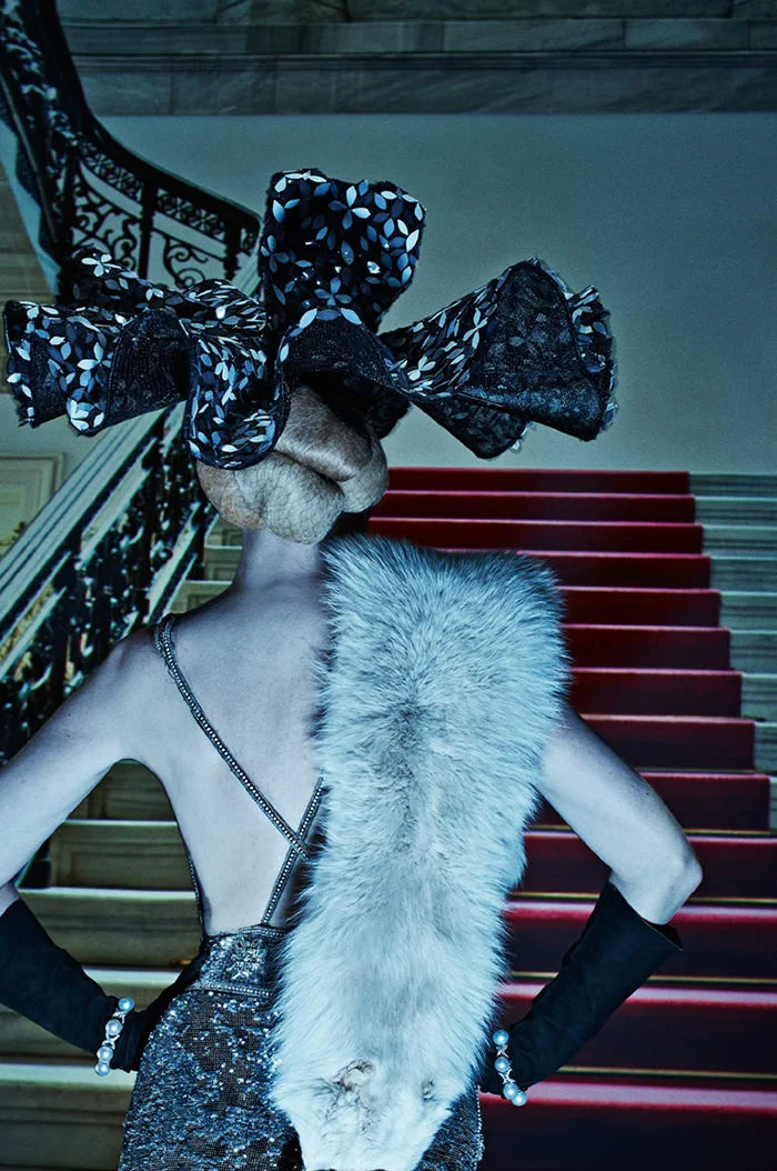 lara-stone-and-molly-blair-by-steven-klein-for-vogue-italia-january-2015_1.jpg