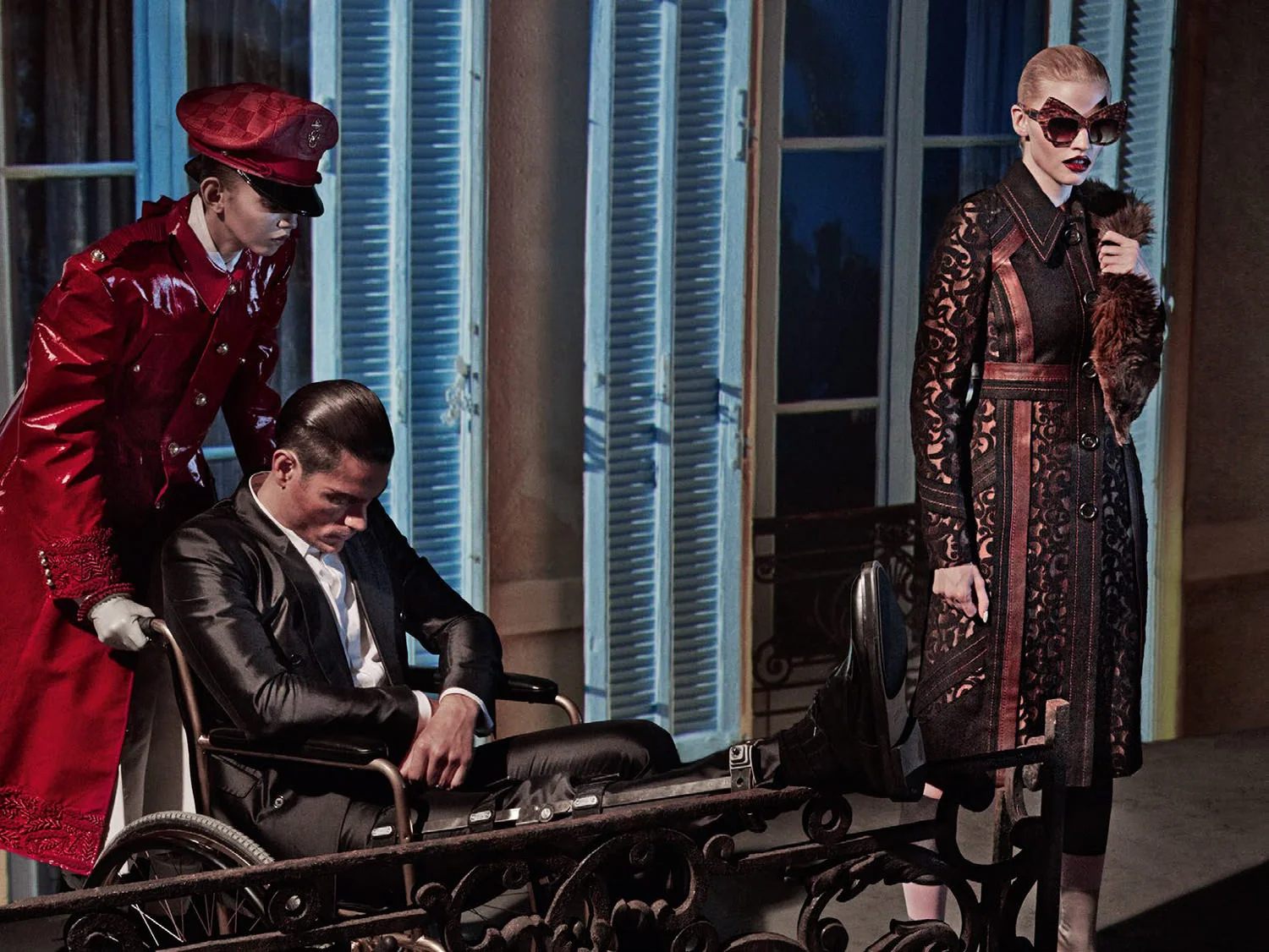 lara-stone-and-molly-blair-by-steven-klein-for-vogue-italia-january-2015_16.jpg