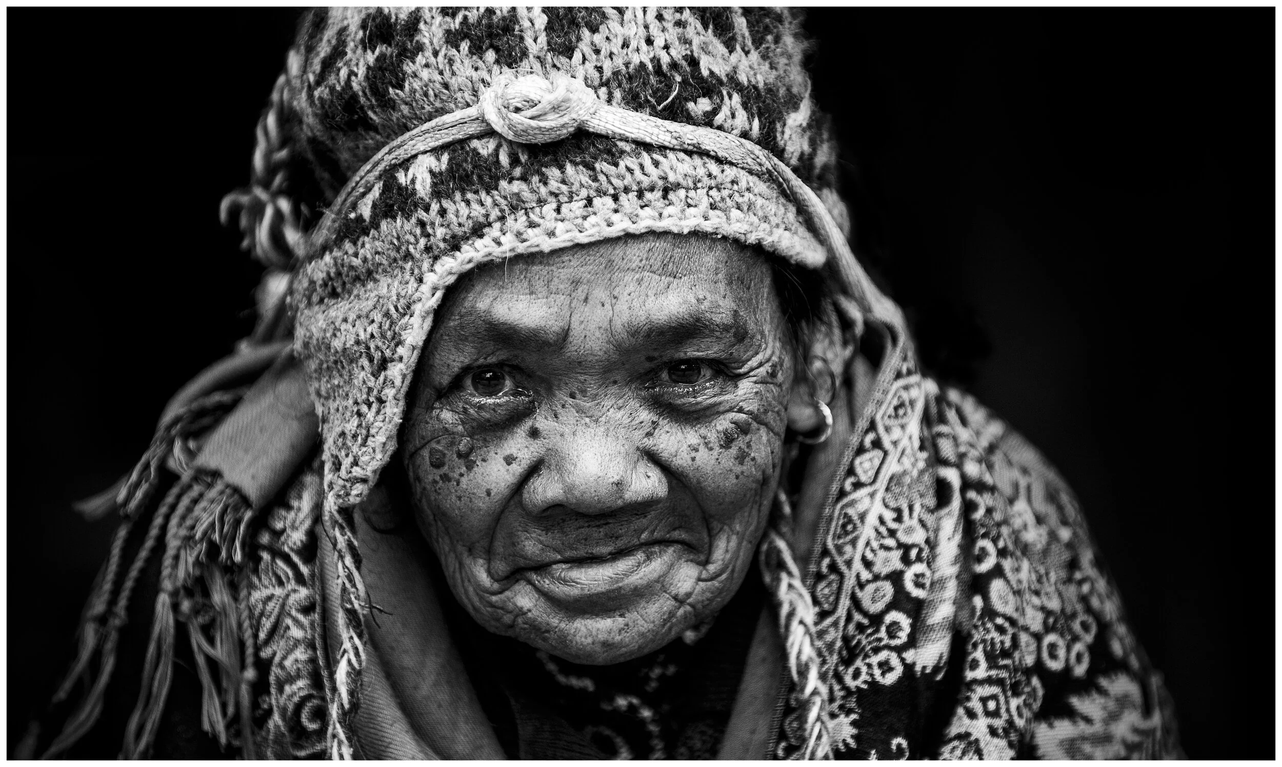 gammel dame med hue copy.jpg