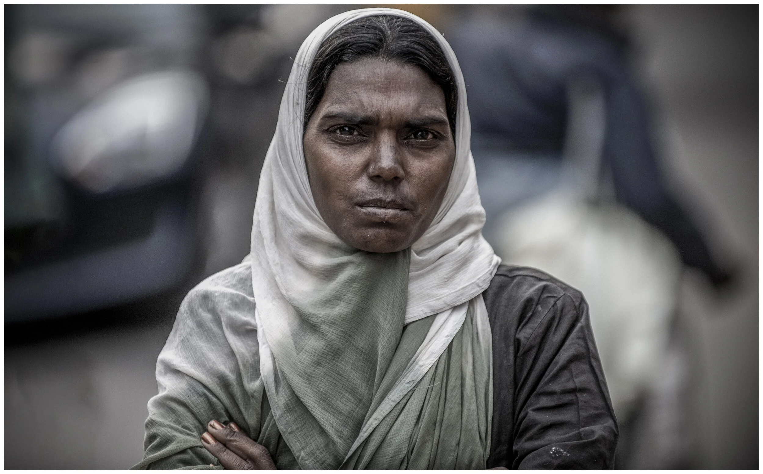 female worker D4X_6626 copy.jpg