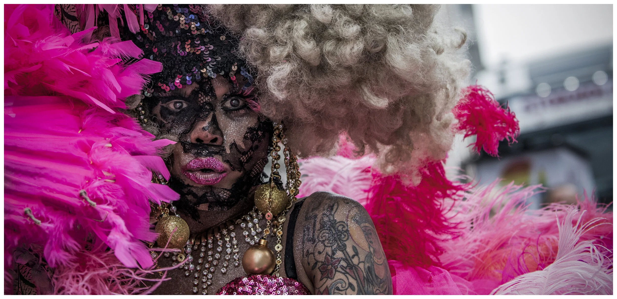 lyserød sort hvid drag crop.jpg