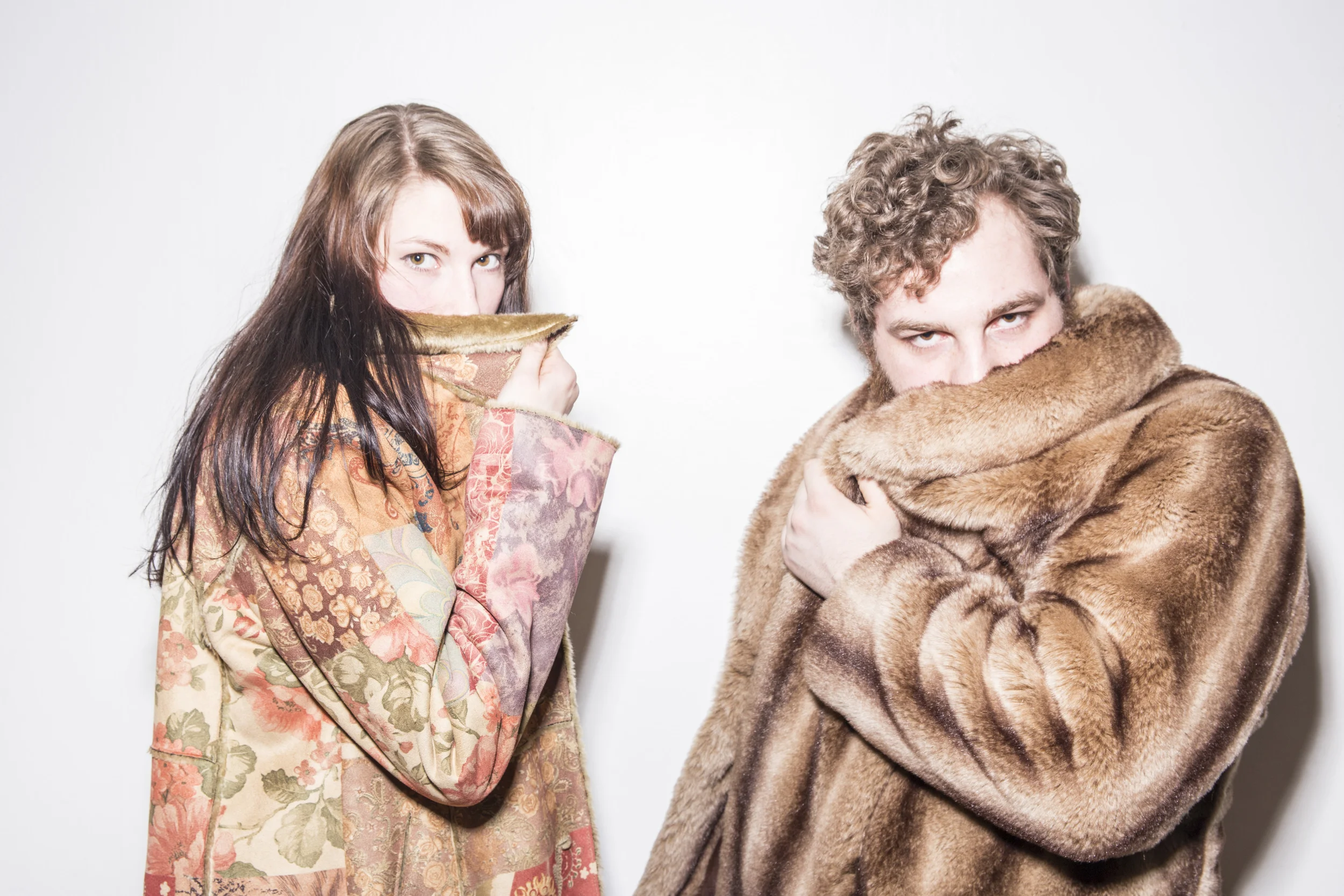 GHETTOBLASTER debuts a new FLORALS song.