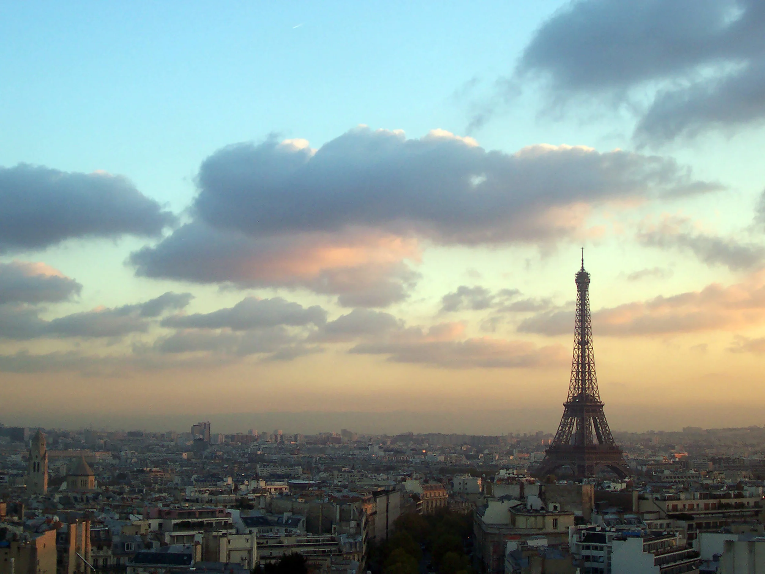 Arch de Eiffel Tower.jpg
