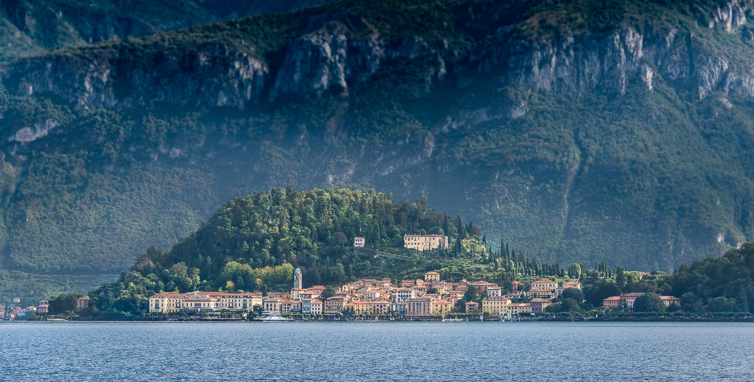 Ahhh...bella Bellagio -- we are at the Cadenabia stop and Bellagio is just across the lake and it's next!