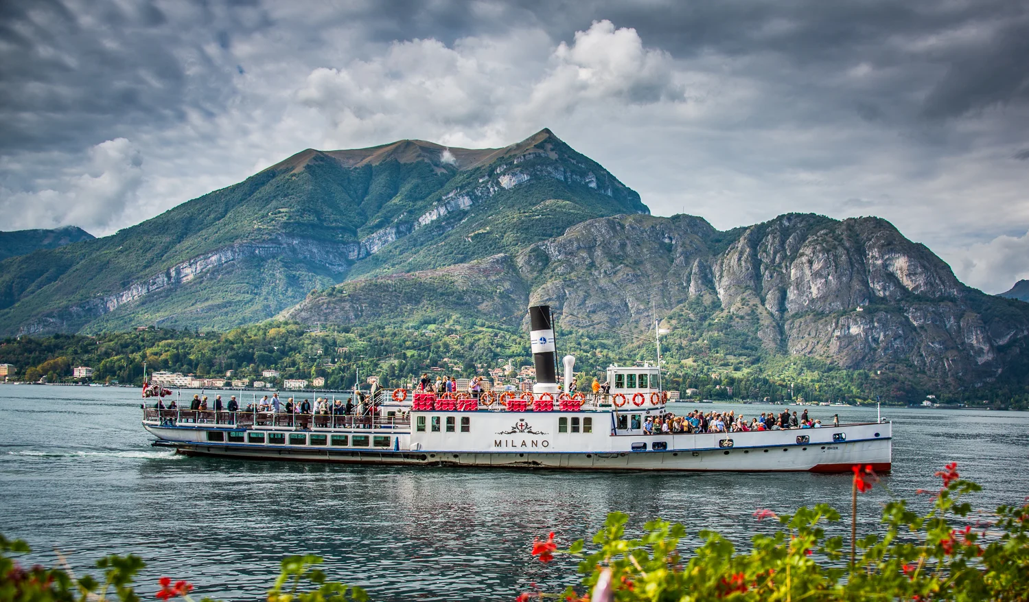 One of the 'slow boats' that ply the waters of Lago di Como