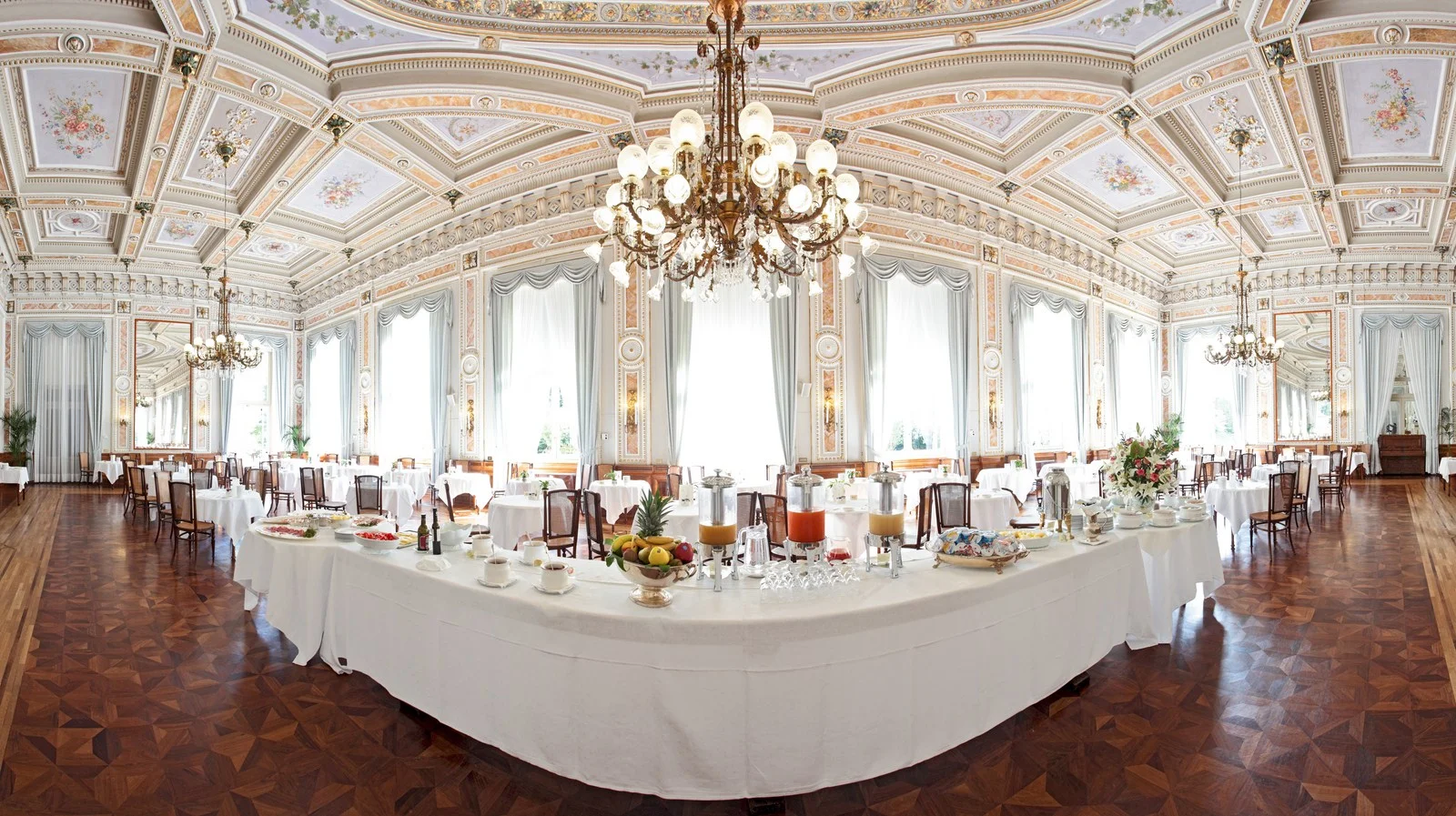 The breakfast room