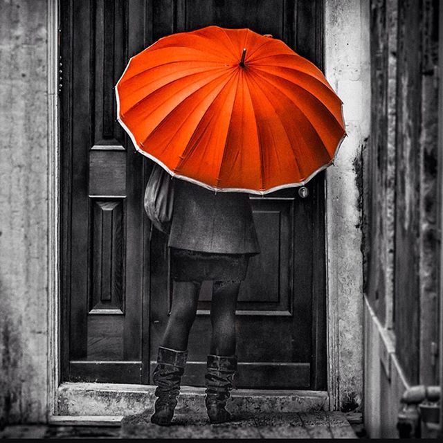 Here is a visitor with an orange umbrella, come to meet...just who in Venice has she come to see, do you think? See more photos ofVenice and Italy on my website. #italyouritaly #italy #venice #umbrella #orange #rainyday